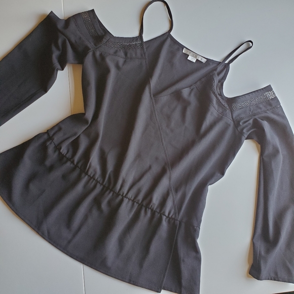 cooper & ella cold shoulder 3/4 sleeve black blouse with crochet detail - Picture 6 of 8